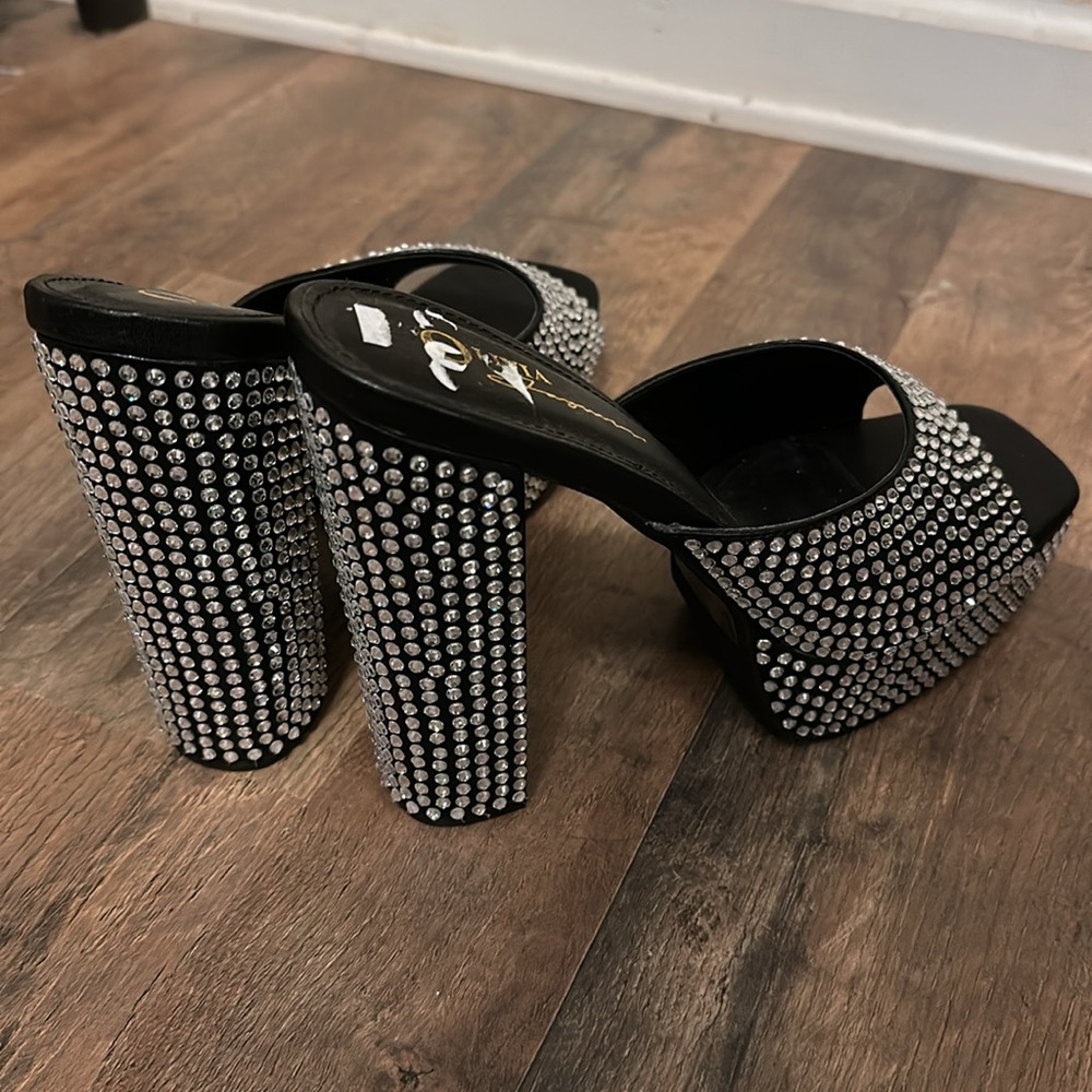 Heels - Picture 3 of 4